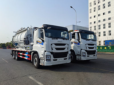 Um caminhão de vácuo com jato d'água ISUZU chegou aos Emirados Árabes Unidos