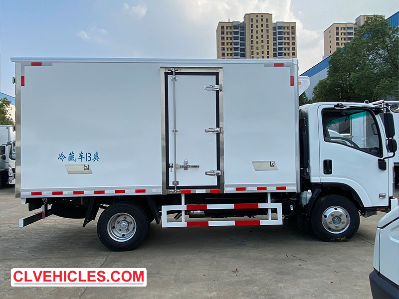 ISUZU ELF Refrigerator truck