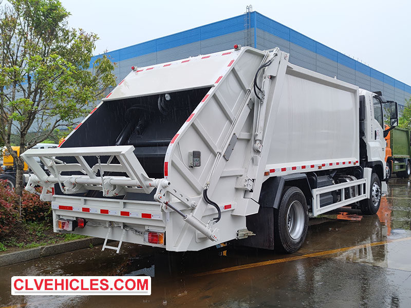 Compressed garbage truck