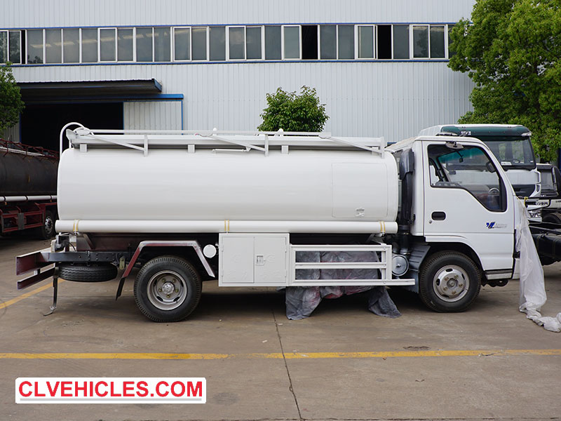 ISUZU Oil tank truck