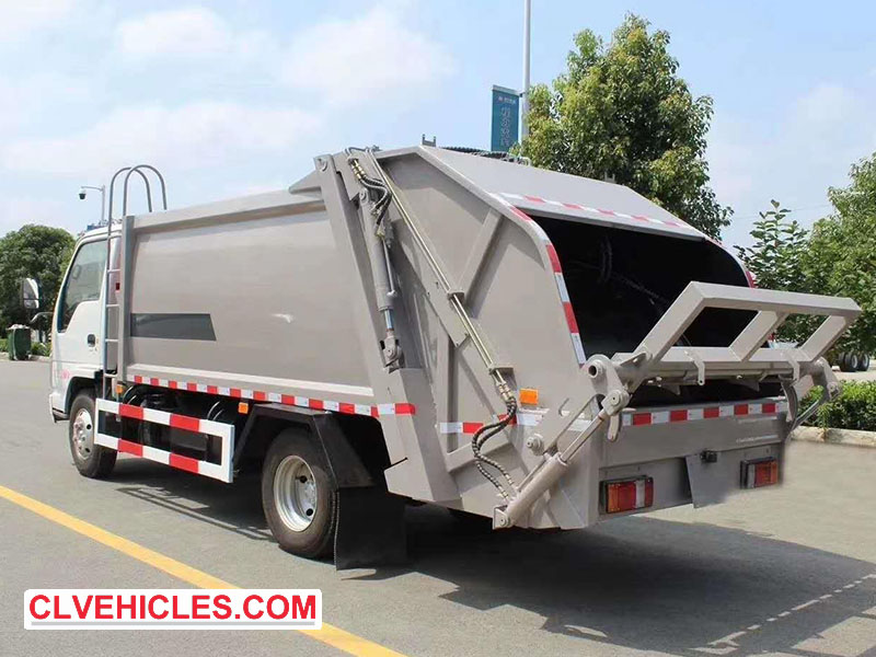 rear-load garbage compactor rear-load garbage compactor